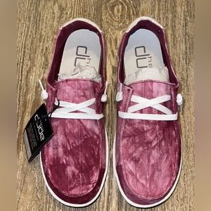 NWT Women’s Maroon Tie Dye Hey Dudes size 7